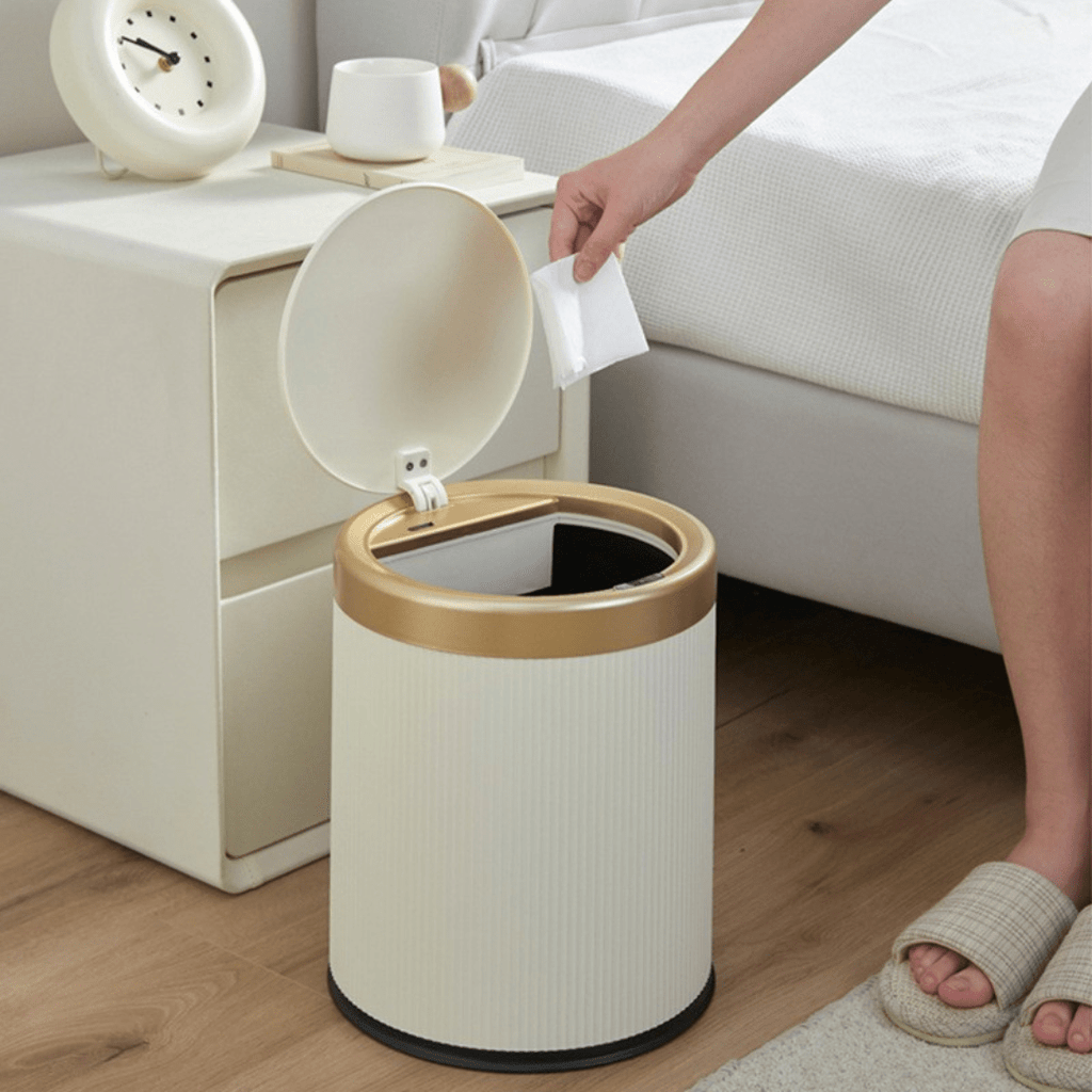 Smart Touchless Automatic Trash Can with Motion Sensor Lid (8L)